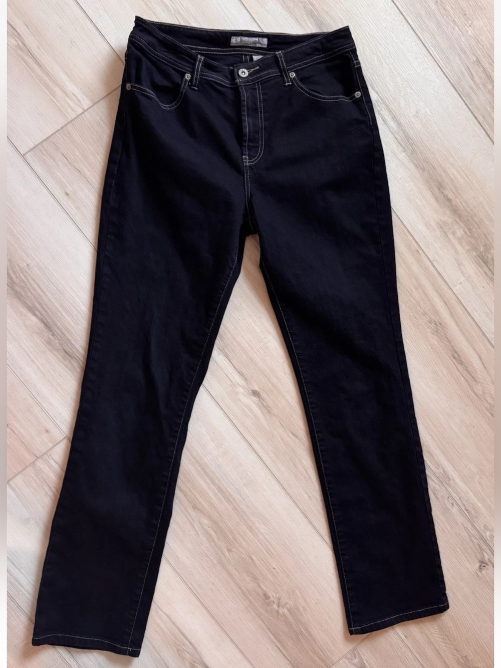 Women’s Chico's Platinum Tynell Jeans Dark Wash Size 6 (Chico’s Size  Chart 0.5)